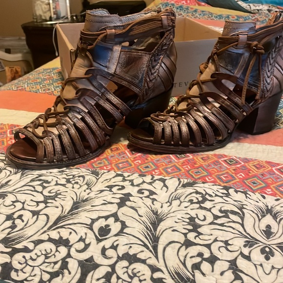 Freebird by Steven-gently used - Picture 2 of 8